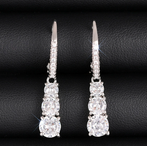 Two-Tone Bead Pendant Necklace: Sleek Sparkle for Everyday Chic