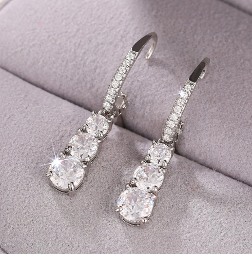 Two-Tone Bead Pendant Necklace: Sleek Sparkle for Everyday Chic