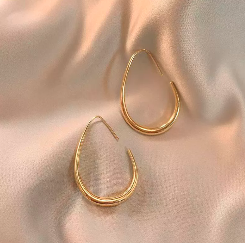 Teardrop Gold Hoop Earrings: Sleek Sophistication for Every Look